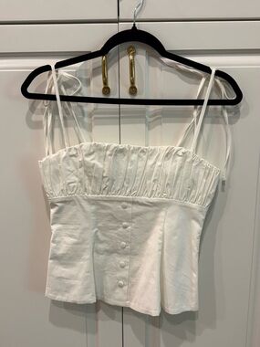 Austin Top in Soft White
MAJORELLE